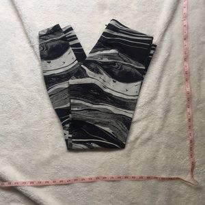 lululemon luxtreme wonderunders with back zipper